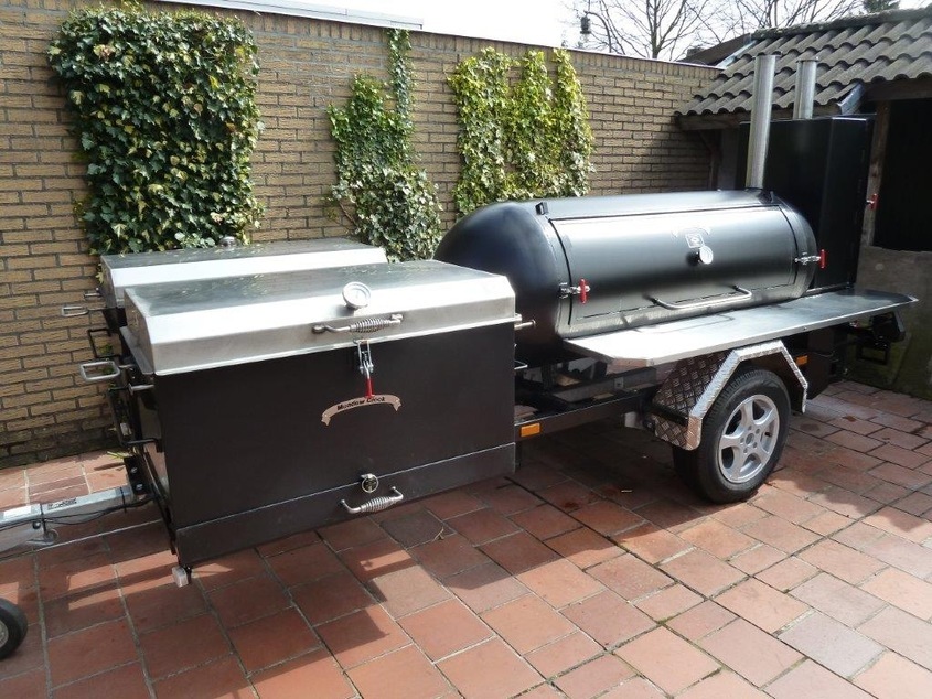 BBQ smoker on wheels Barbecue / Grill Hoogeloon