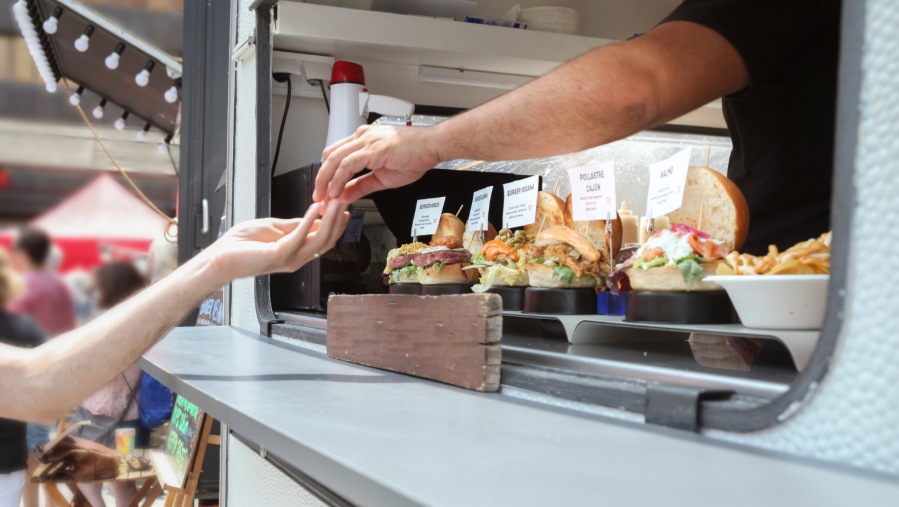 Binnen in een FoodTruck Keuken: Ontwerp en Efficiëntie in Kleine Ruimtes