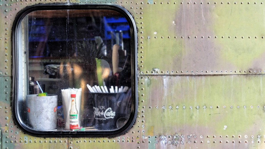 Een Dag uit het Leven van een Food Truck-Kok: de Motor achter het Raam