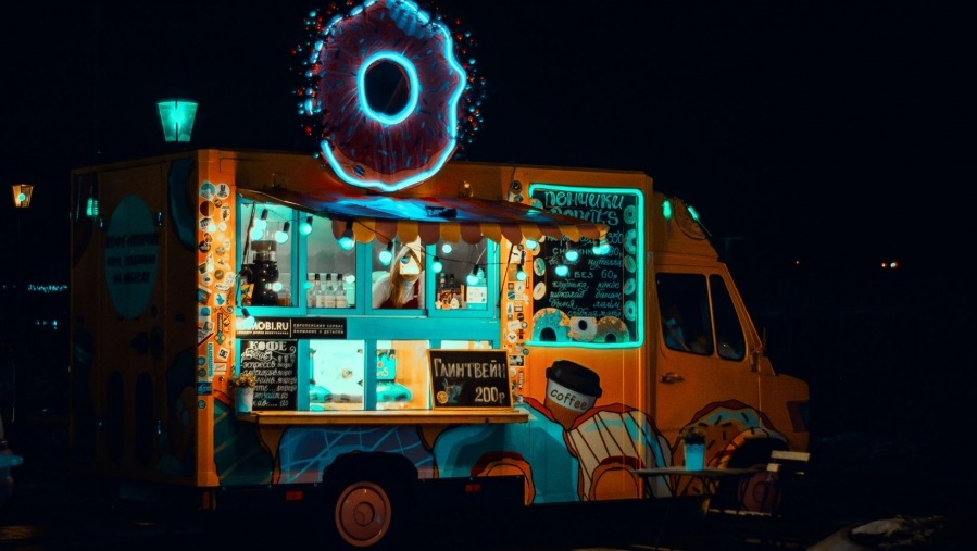 De Mobiele Fijnproever: FoodTrucks met Michelinsterren geven Streetfood een Nieuwe Definitie 